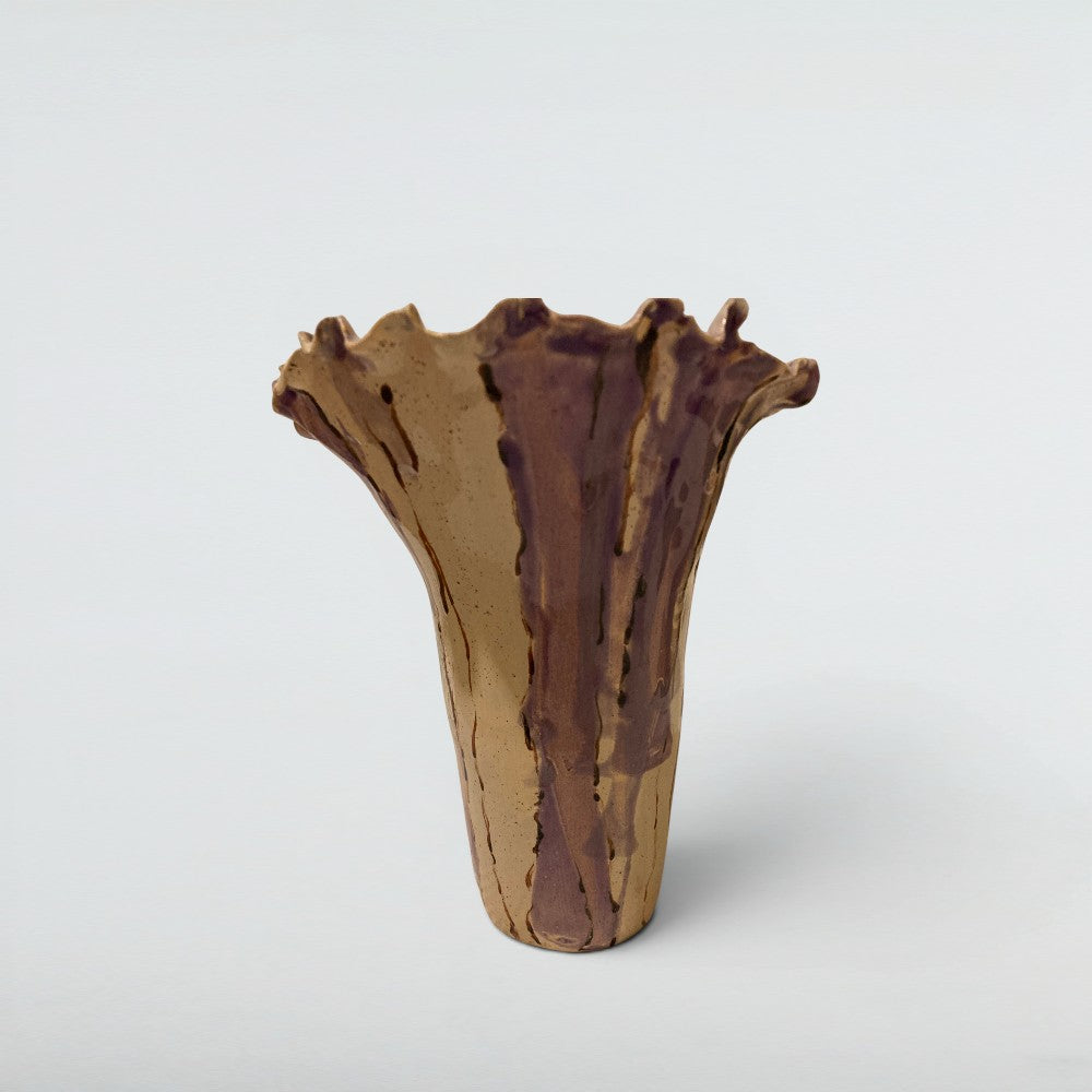 Dora Deco blush ruffle vase — detail view
