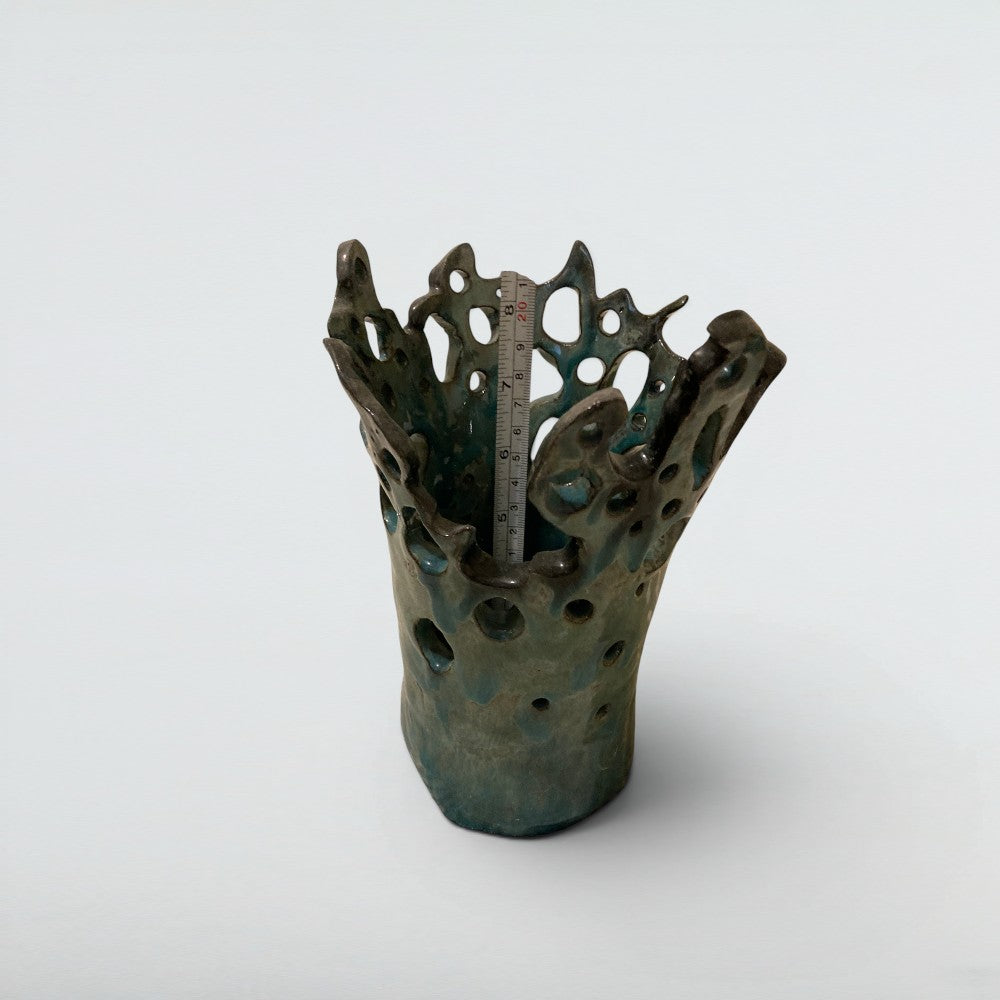 Dora Deco coral crown vase — detail view