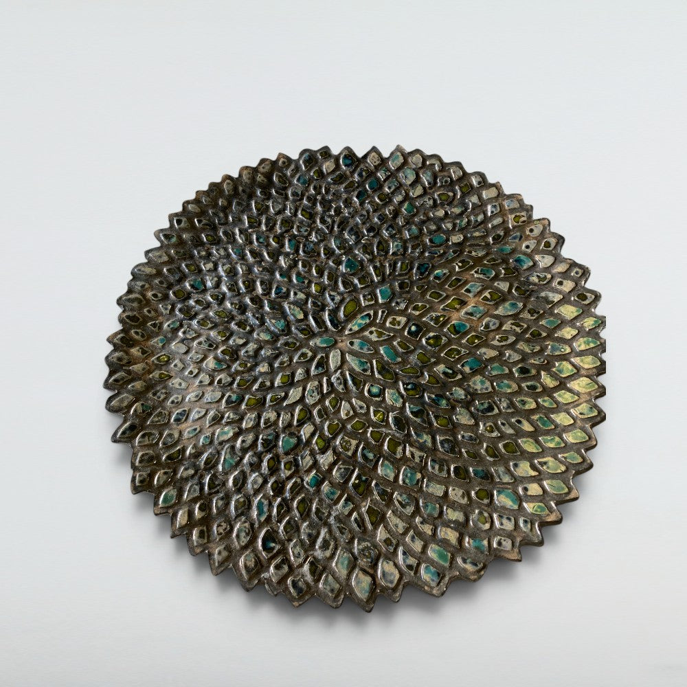 Dora Deco dark chocolate scallop bowl — rim detail
